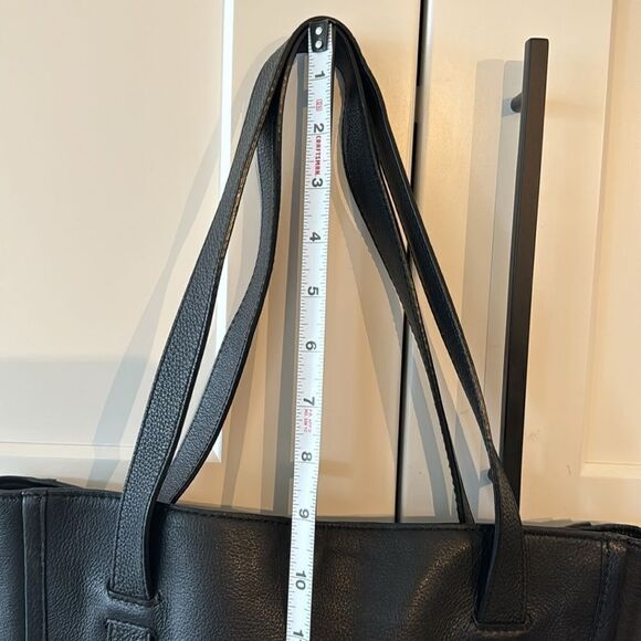 B. MAKOWSKY Black Leather Tote Shoulder Bag Handbag Magnetic Snap Closure EUC - Picture 8 of 14